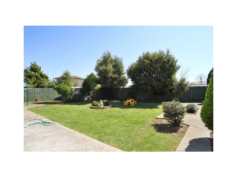 70 Catherine Drive, Hillside VIC 3037