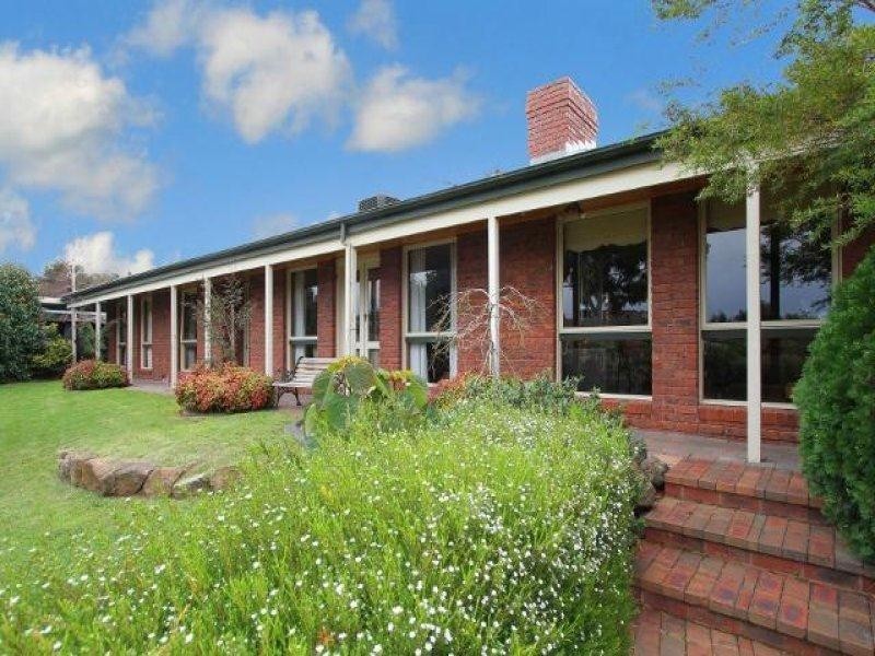 13 Wyperfeld Avenue, Taylors Lakes VIC 3038