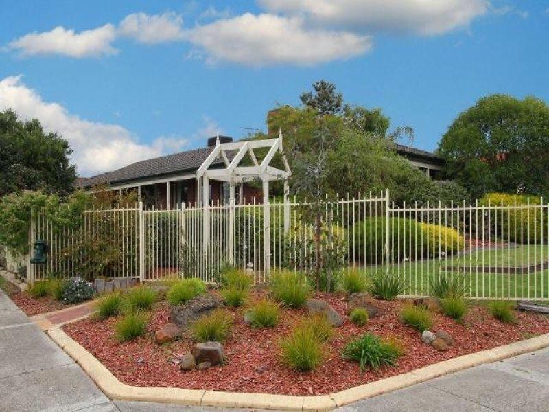 13 Wyperfeld Avenue, Taylors Lakes VIC 3038