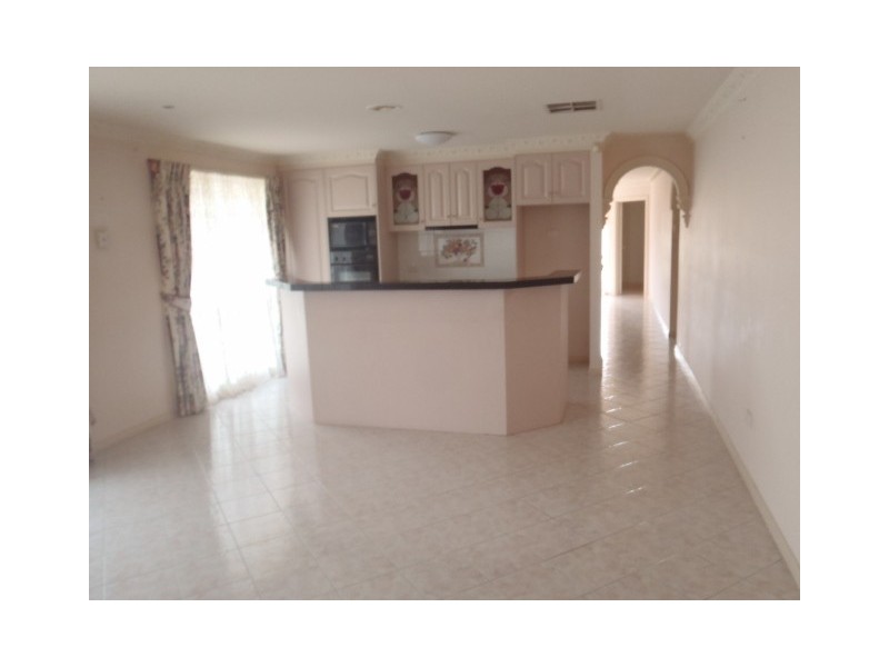 1 Glover Court, Taylors Lakes VIC 3038