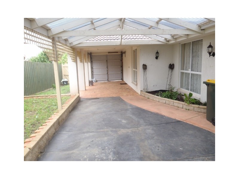 1 Glover Court, Taylors Lakes VIC 3038