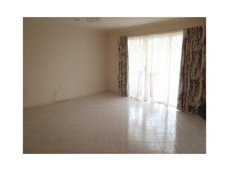 1 Glover Court, Taylors Lakes VIC 3038