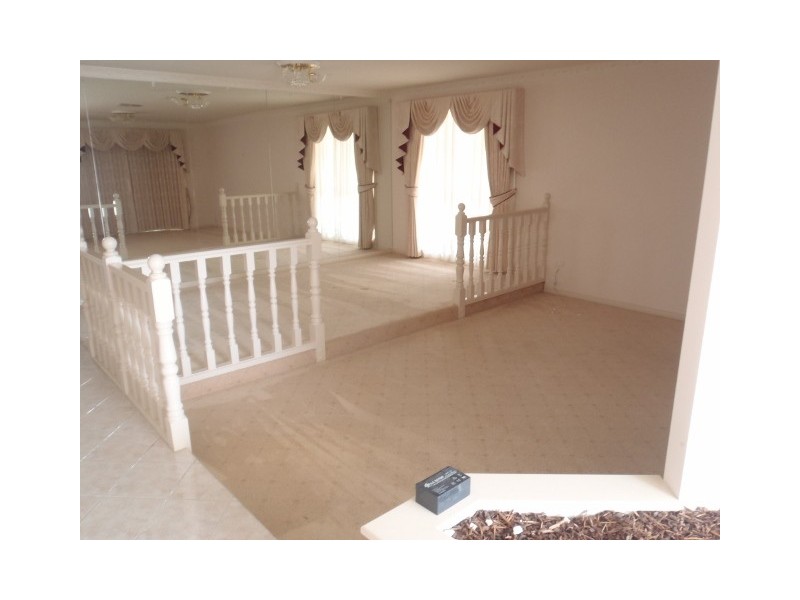 1 Glover Court, Taylors Lakes VIC 3038