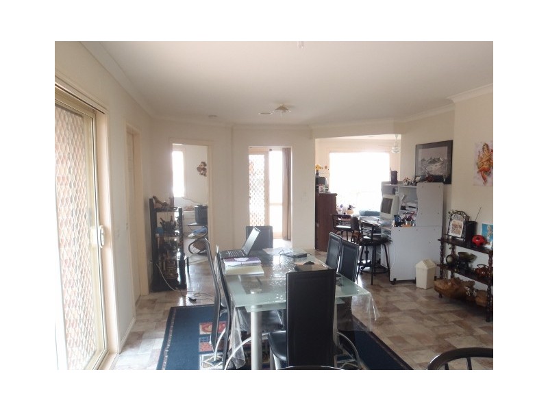37 Delbridge Drive, Sydenham VIC 3037