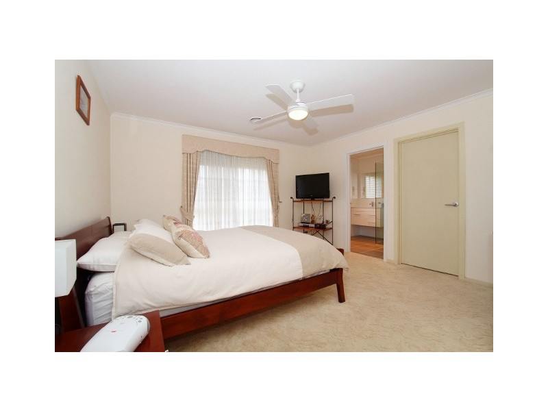 3 Burrowye Crescent, Taylors Lakes VIC 3038