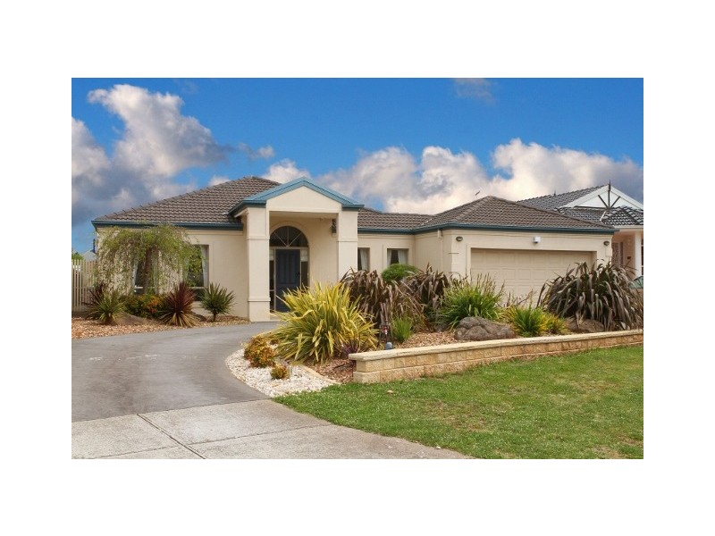 5 Namatjira Court, Taylors Lakes VIC 3038