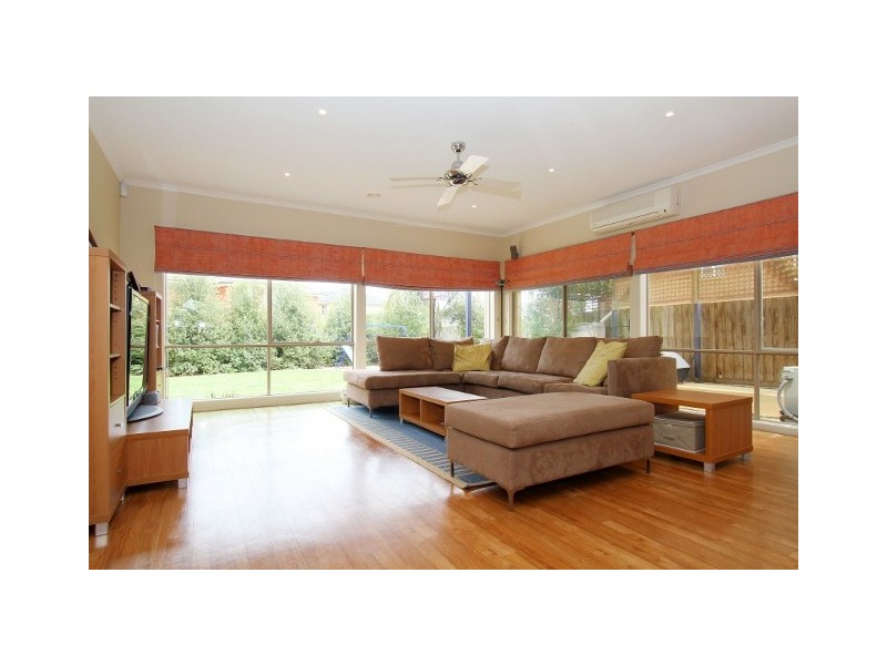 5 Namatjira Court, Taylors Lakes VIC 3038