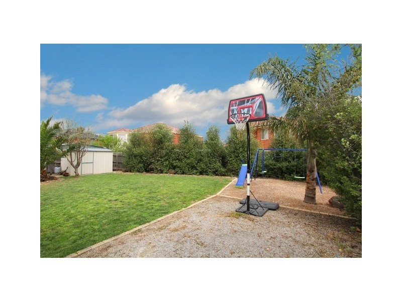 5 Namatjira Court, Taylors Lakes VIC 3038