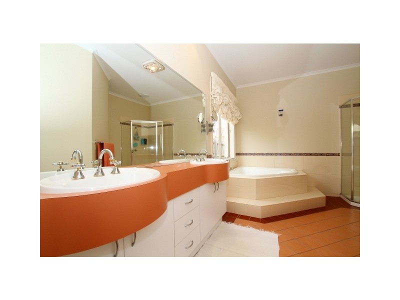 5 Namatjira Court, Taylors Lakes VIC 3038