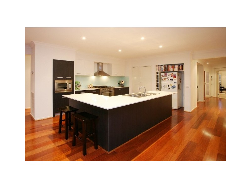 15 Collins Street, Taylors Hill VIC 3037