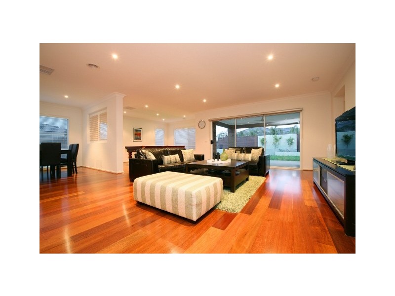 15 Collins Street, Taylors Hill VIC 3037