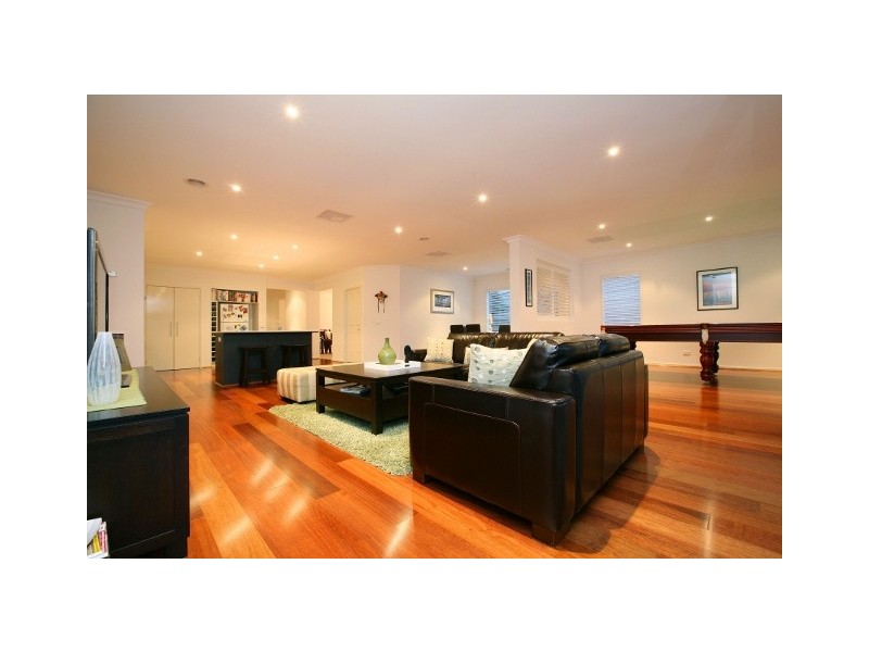 15 Collins Street, Taylors Hill VIC 3037
