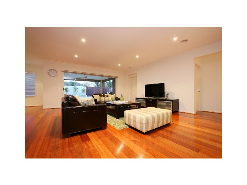 15 Collins Street, Taylors Hill VIC 3037