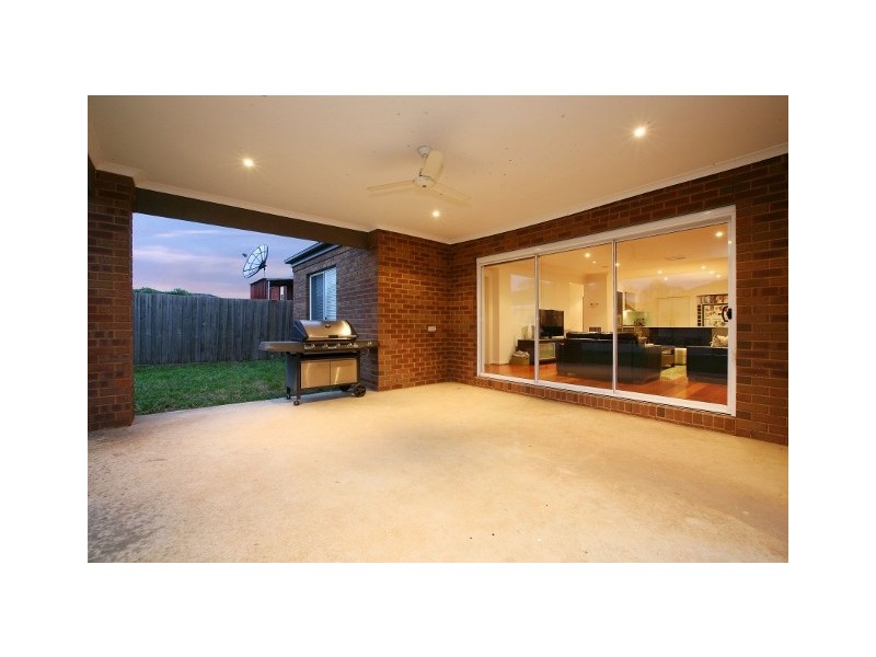 15 Collins Street, Taylors Hill VIC 3037