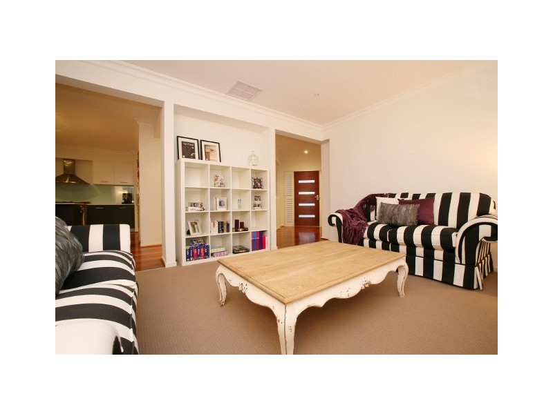 15 Collins Street, Taylors Hill VIC 3037