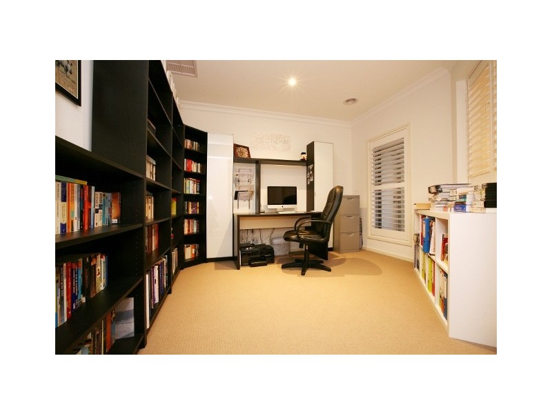 15 Collins Street, Taylors Hill VIC 3037