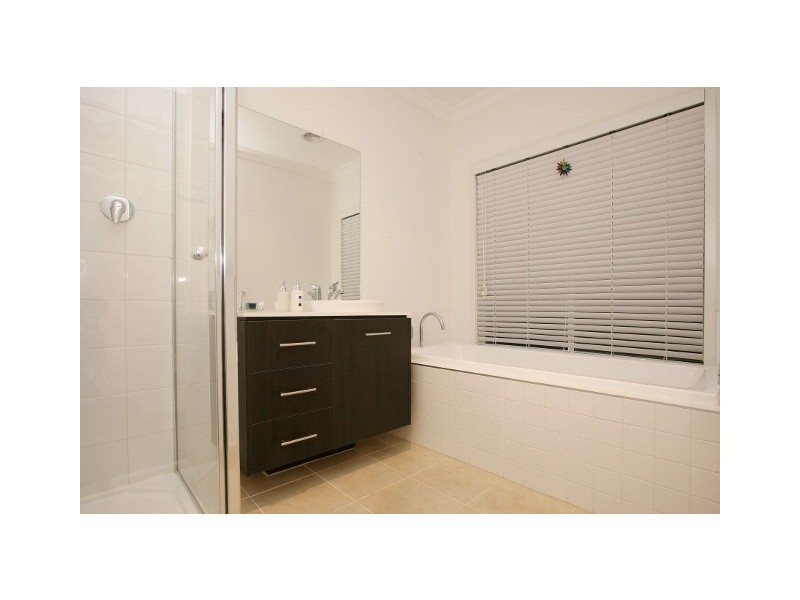 15 Collins Street, Taylors Hill VIC 3037