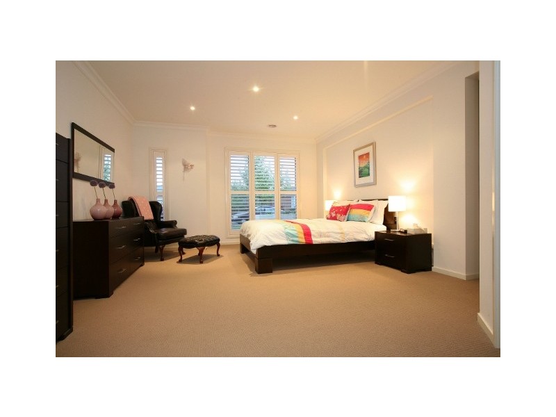 15 Collins Street, Taylors Hill VIC 3037