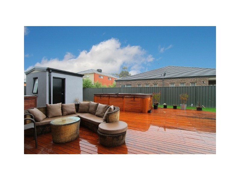 7 Tucker Place, Caroline Springs VIC 3023