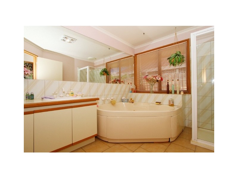 23 Roseberry Avenue, Keilor Downs VIC 3038