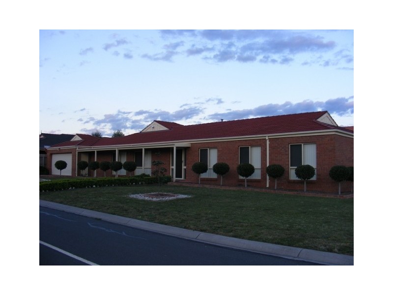 62 Wellesley Drive, Taylors Lakes VIC 3038