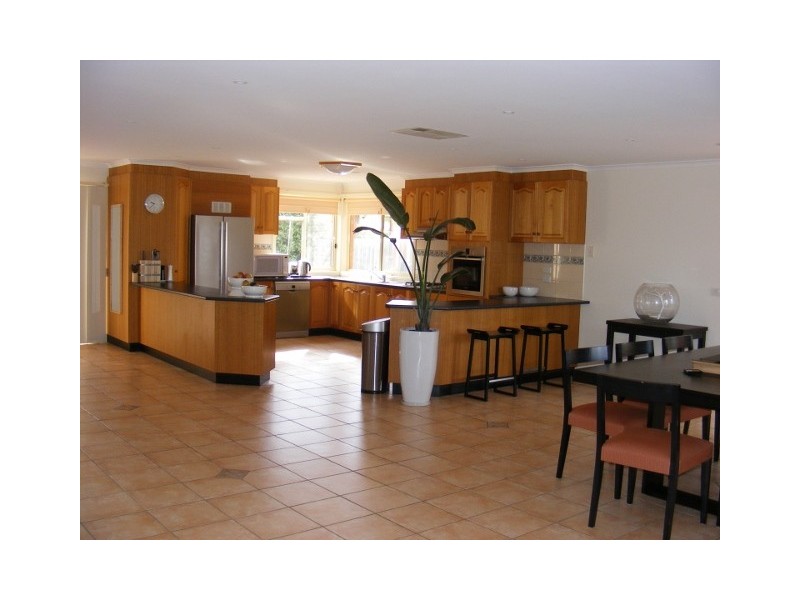 62 Wellesley Drive, Taylors Lakes VIC 3038