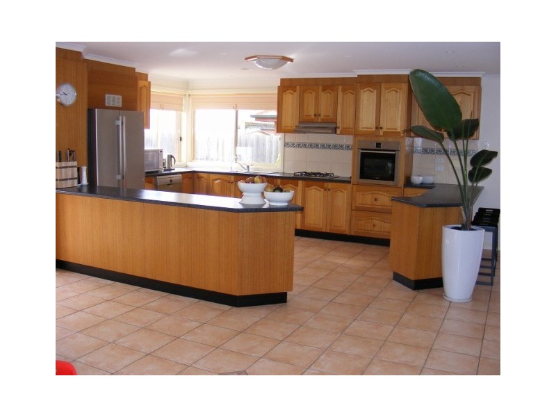 62 Wellesley Drive, Taylors Lakes VIC 3038