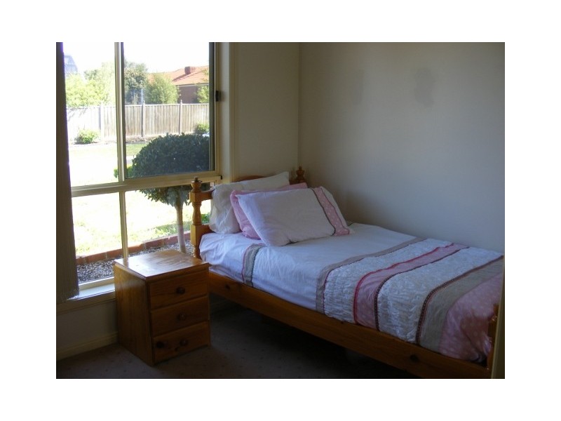 62 Wellesley Drive, Taylors Lakes VIC 3038