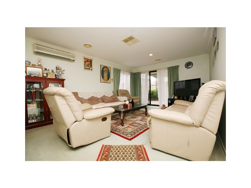 10 Alexander Close, Delahey VIC 3037