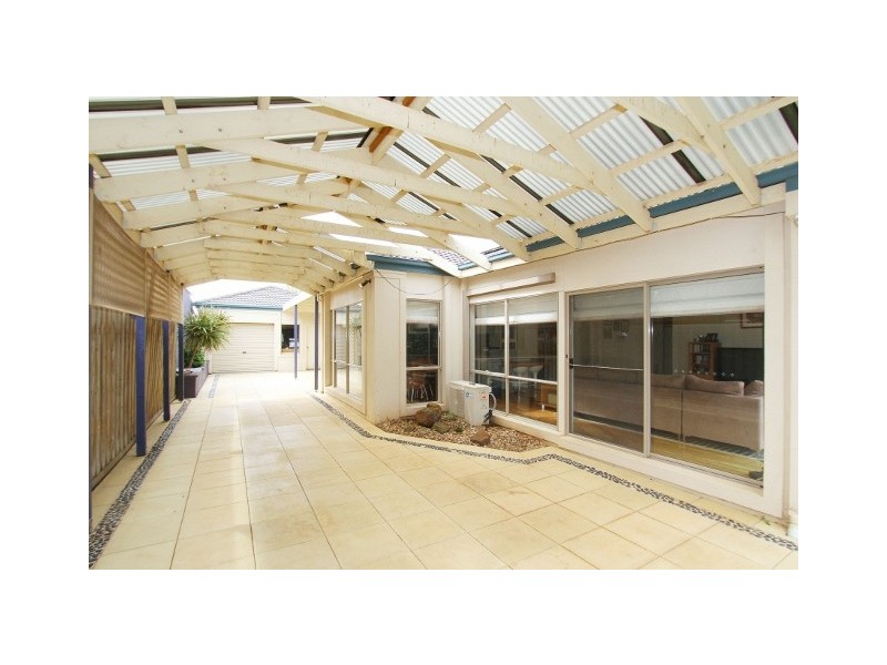 5 Namatjira Court, Taylors Lakes VIC 3038