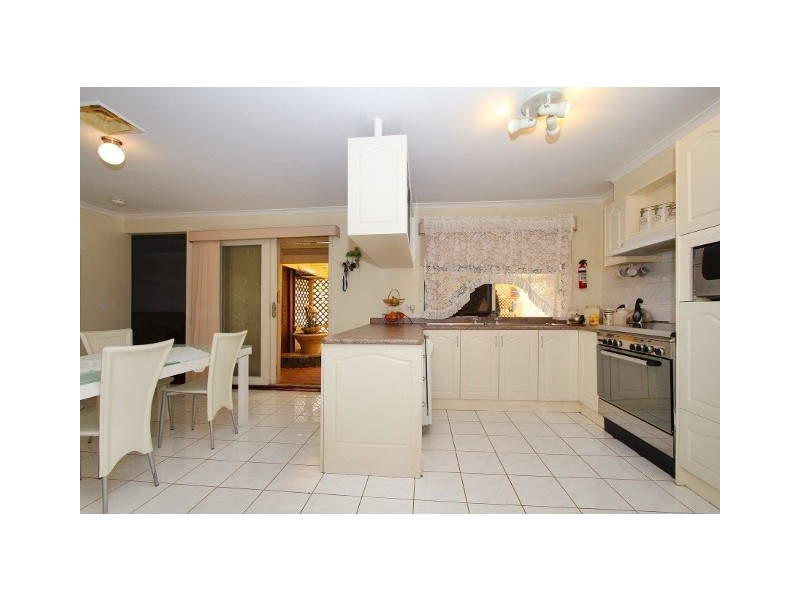 9 Milligan Parade, Sydenham VIC 3037