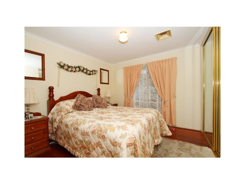 9 Milligan Parade, Sydenham VIC 3037