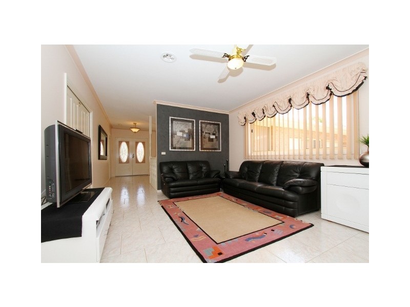 2 Lyell Place, Taylors Lakes VIC 3038