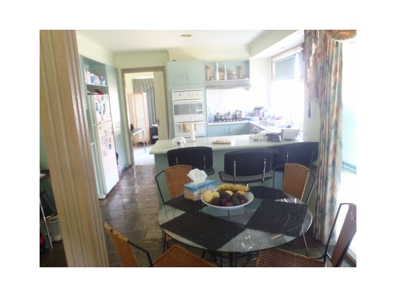 16 Farmhouse Court, Sydenham VIC 3037