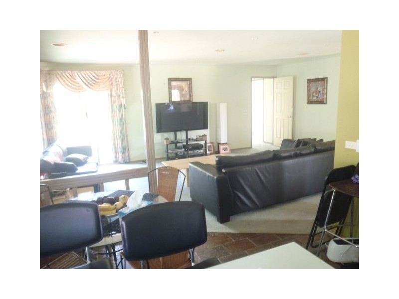 16 Farmhouse Court, Sydenham VIC 3037