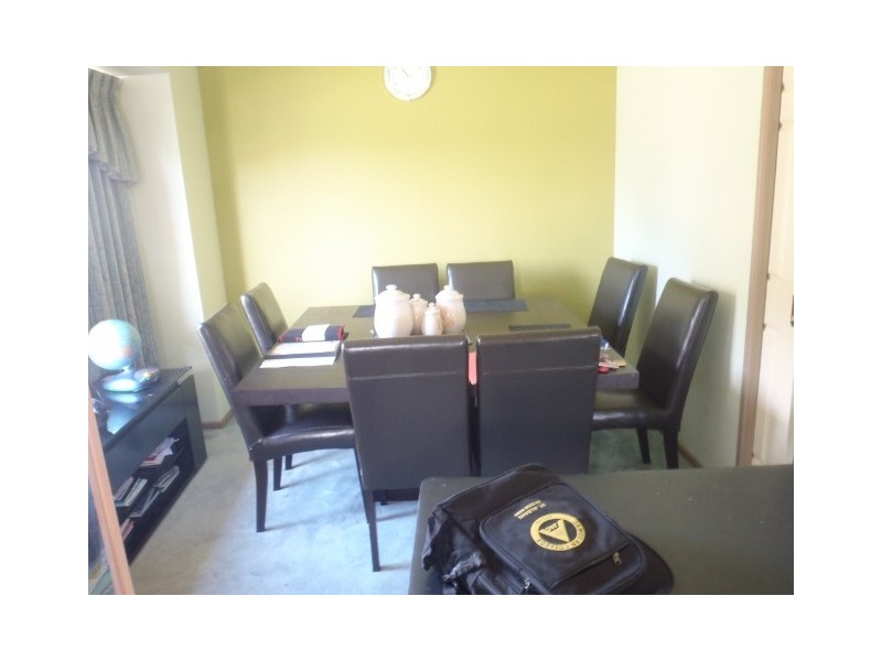 16 Farmhouse Court, Sydenham VIC 3037