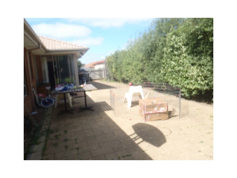 16 Farmhouse Court, Sydenham VIC 3037