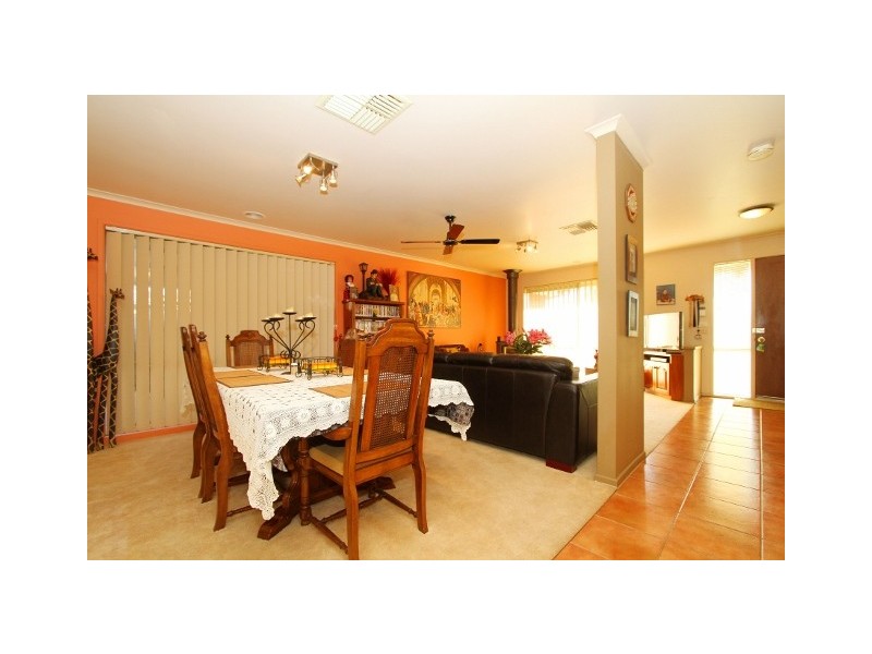 14 Rockwall Close, Sydenham VIC 3037