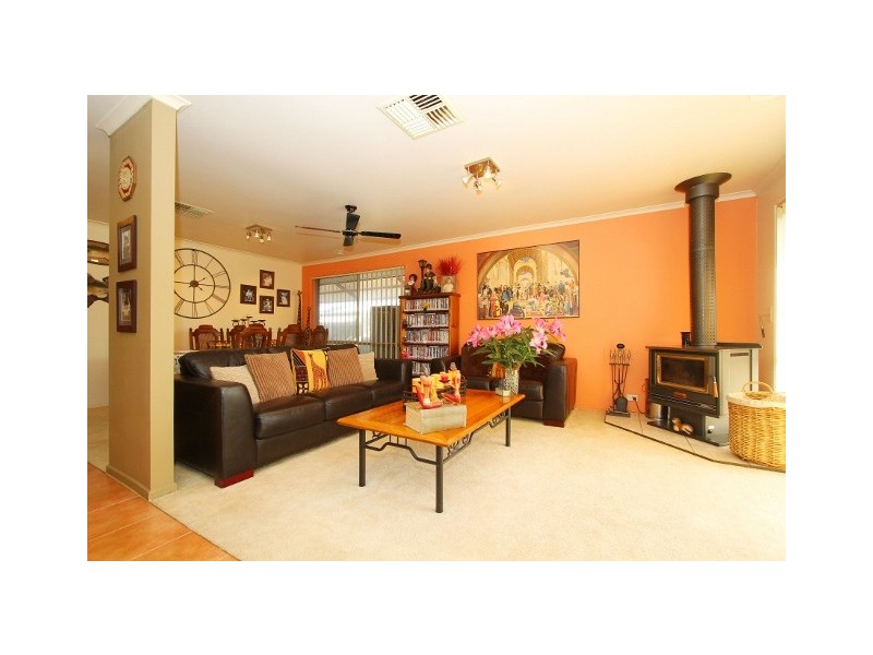 14 Rockwall Close, Sydenham VIC 3037