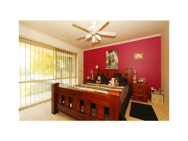 14 Rockwall Close, Sydenham VIC 3037