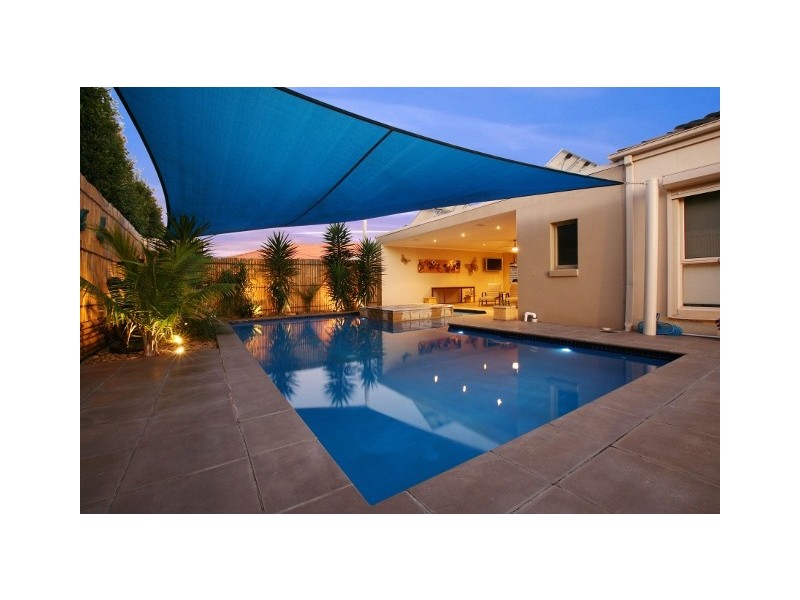 109 Robertsons Road, Taylors Lakes VIC 3038