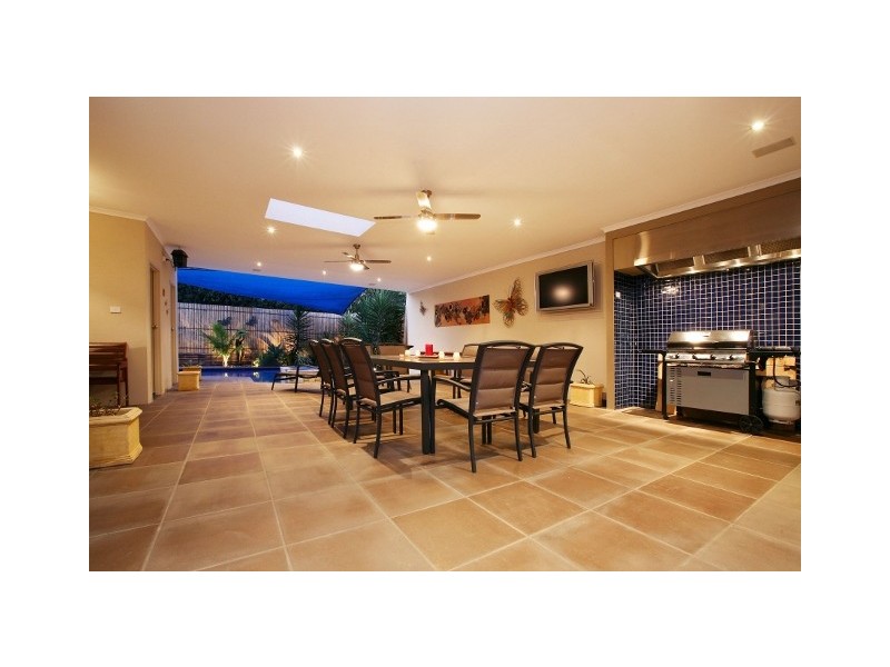 109 Robertsons Road, Taylors Lakes VIC 3038