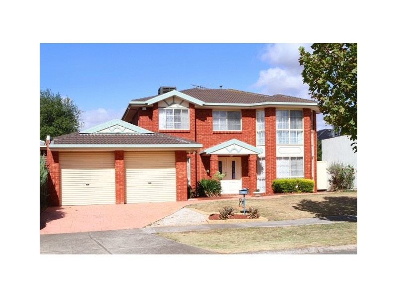 33 McCubbin Drive, Taylors Lakes VIC 3038