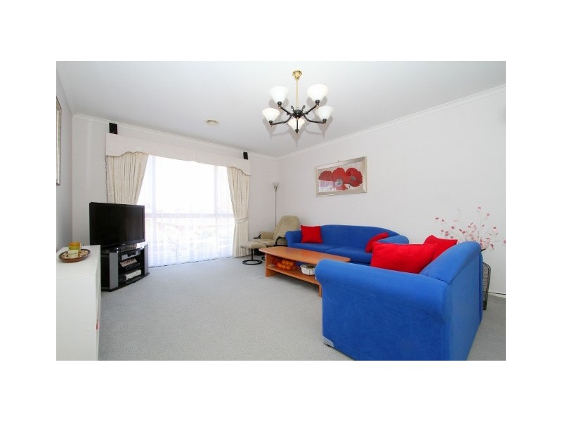 33 McCubbin Drive, Taylors Lakes VIC 3038