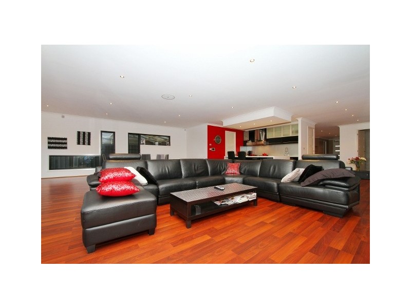 7 Tucker Place, Caroline Springs VIC 3023