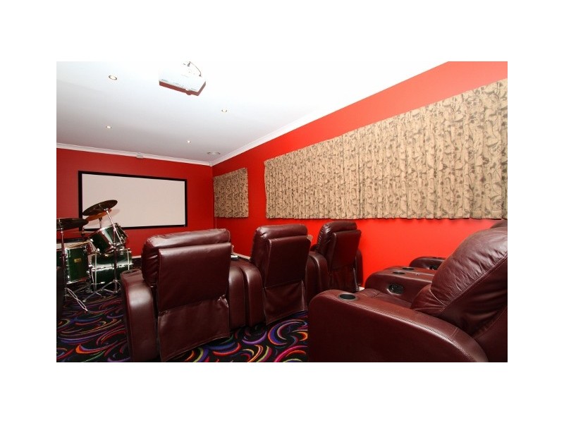 7 Tucker Place, Caroline Springs VIC 3023