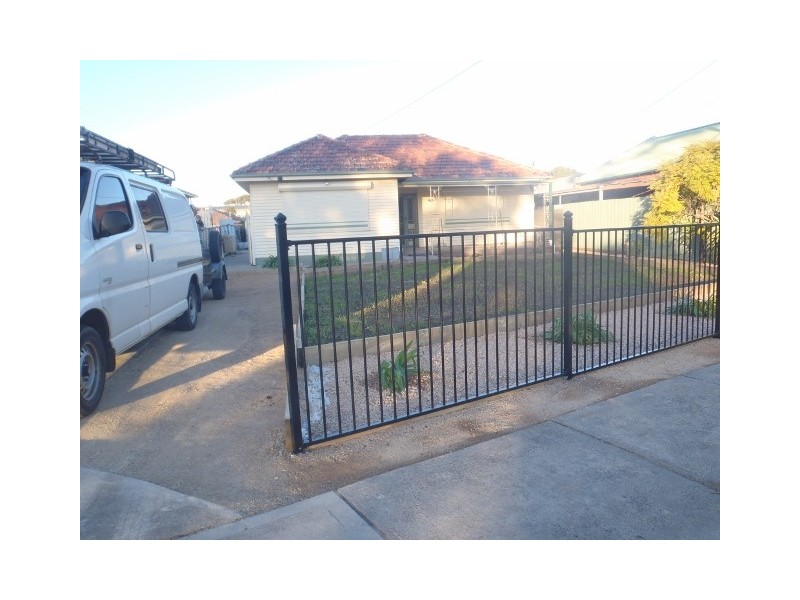 52 East Esplanade, St Albans VIC 3021