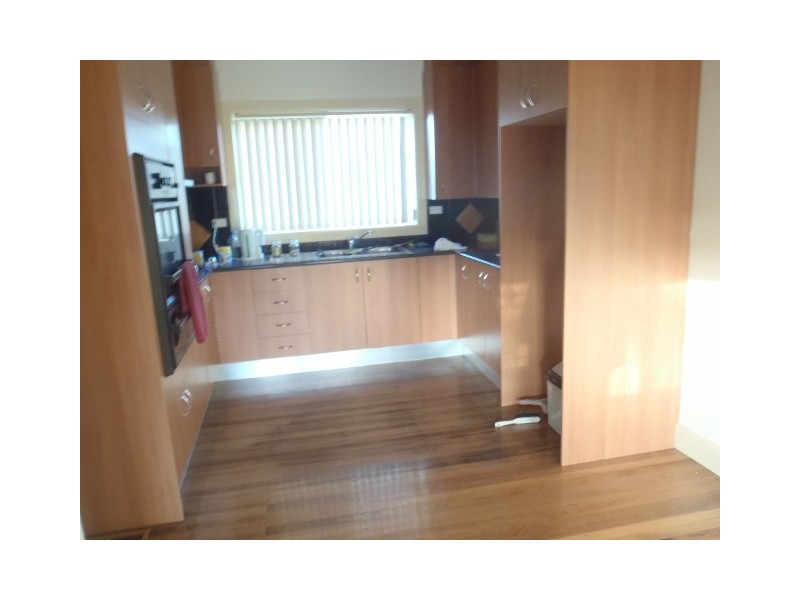 52 East Esplanade, St Albans VIC 3021