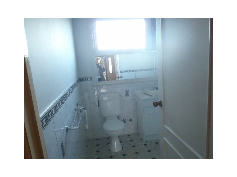 52 East Esplanade, St Albans VIC 3021