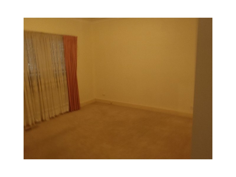 52 East Esplanade, St Albans VIC 3021